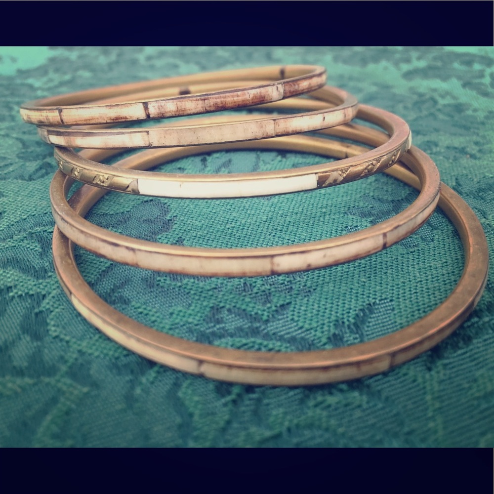 Dangling bracelets - Picture 4 of 4